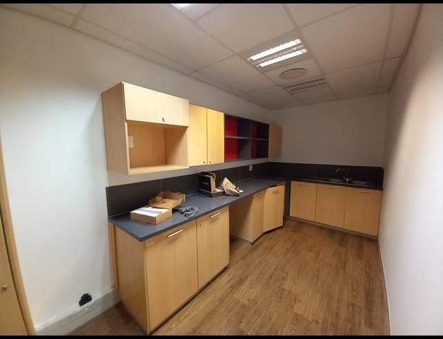 505M² OFFICE TO LET IN BRYANSTON